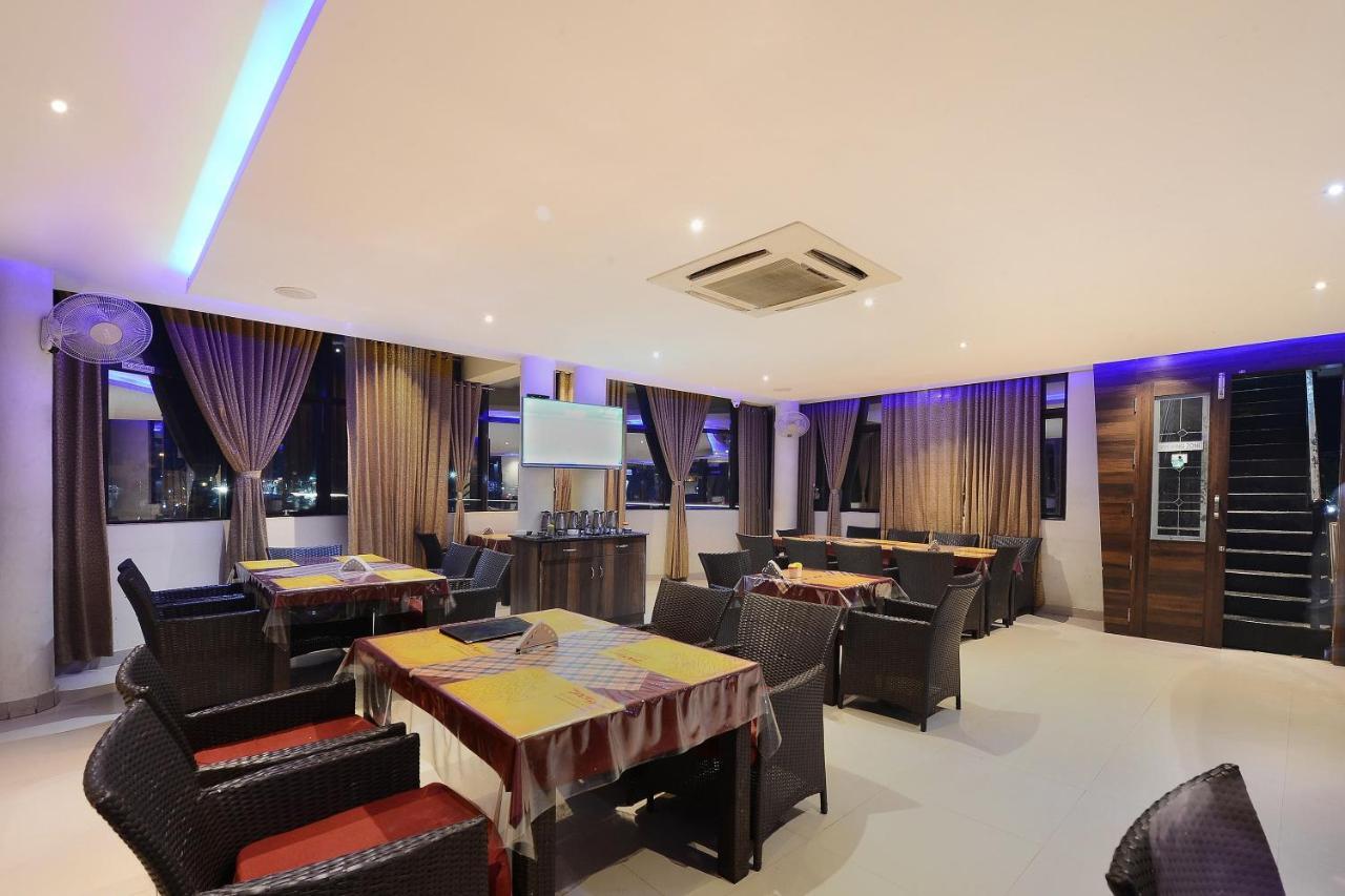 Capital O Hotel Samanvi International Belur  Ngoại thất bức ảnh