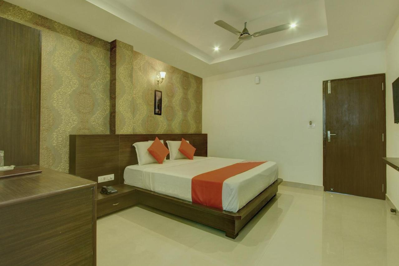 Capital O Hotel Samanvi International Belur  Ngoại thất bức ảnh