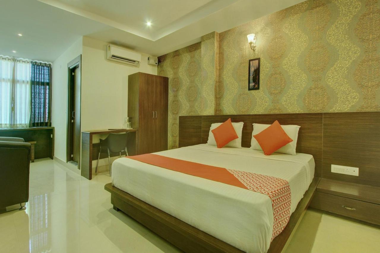 Capital O Hotel Samanvi International Belur  Ngoại thất bức ảnh