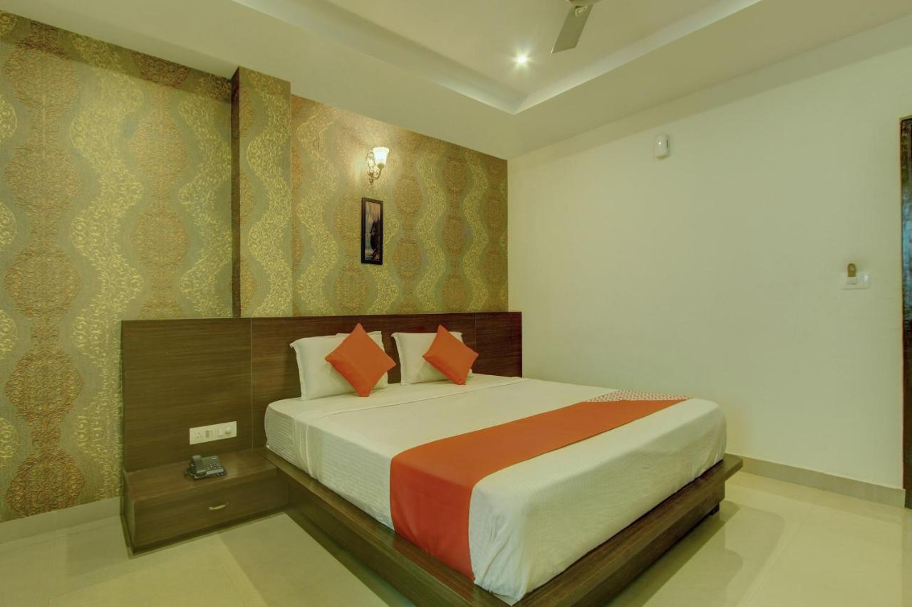 Capital O Hotel Samanvi International Belur  Ngoại thất bức ảnh
