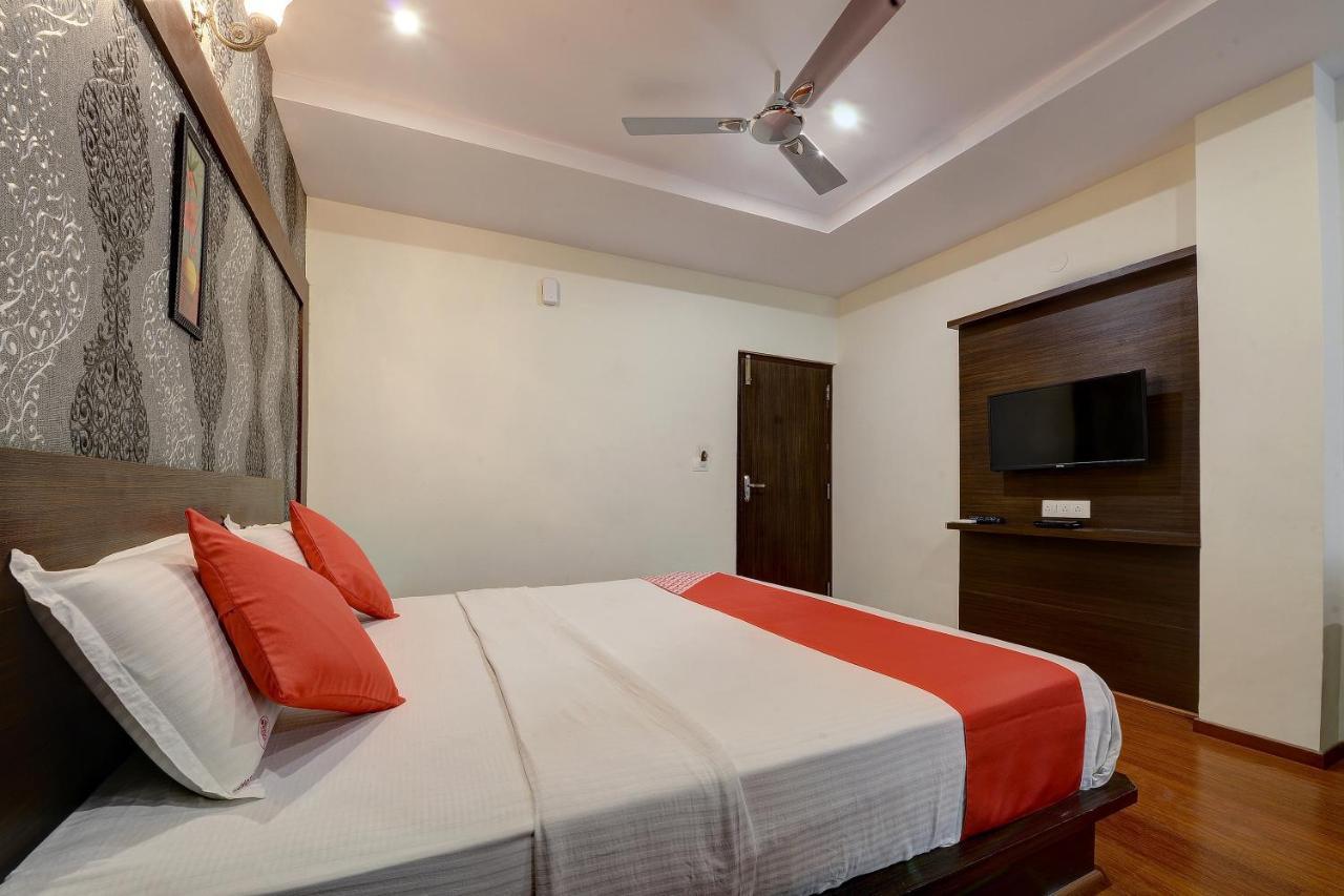 Capital O Hotel Samanvi International Belur  Ngoại thất bức ảnh