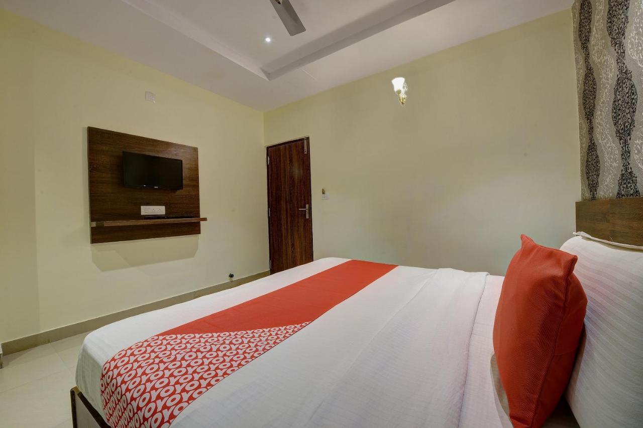 Capital O Hotel Samanvi International Belur  Ngoại thất bức ảnh