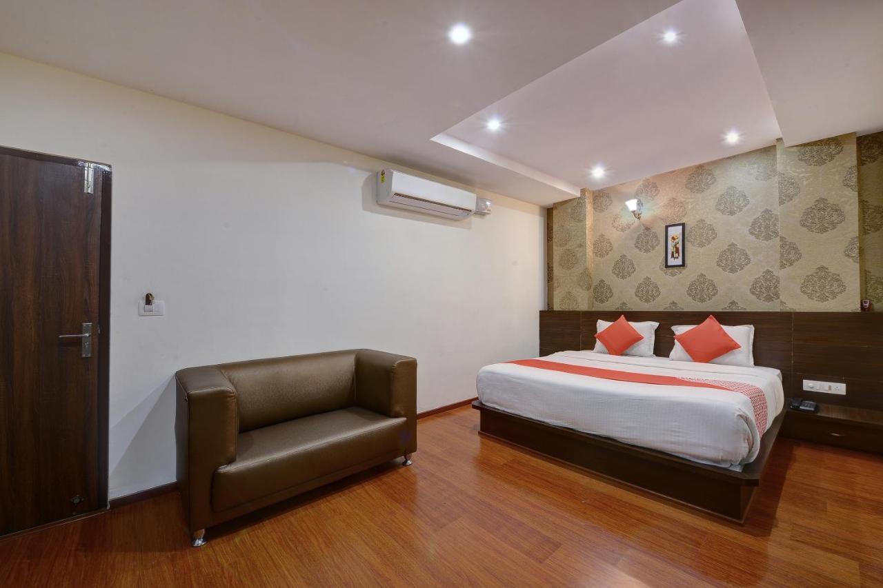 Capital O Hotel Samanvi International Belur  Ngoại thất bức ảnh