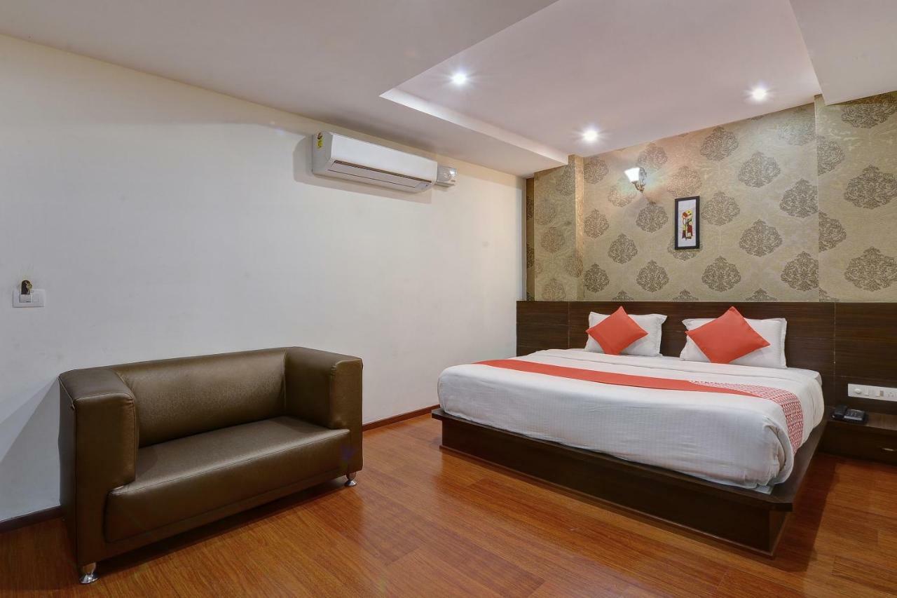 Capital O Hotel Samanvi International Belur  Ngoại thất bức ảnh